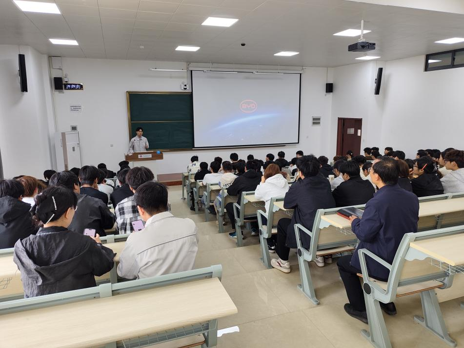 比亚迪智能产业世俱杯买球官网网站特邀企业专家到校讲授企业文化课